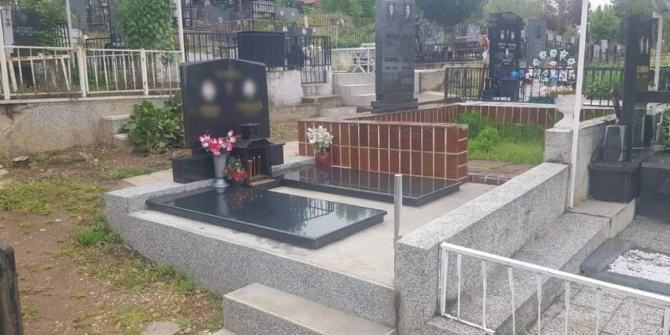 Lopovi pustoše grobove u Leskovcu! Odnose čitave ograde!