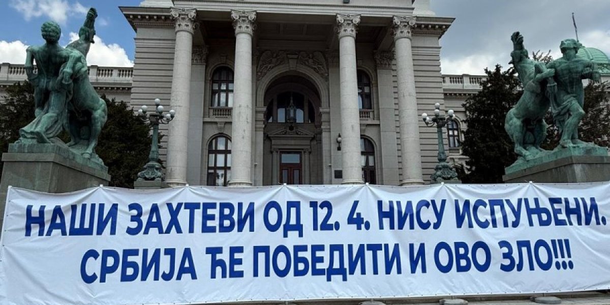 "Naši zahtevi od 12.4. nisu ispunjeni, Srbija će pobediti i ovo zlo!" Moćna poruka ispred Skupštine! (FOTO)