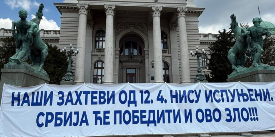 "Naši zahtevi od 12.4. nisu ispunjeni, Srbija će pobediti i ovo zlo!" Moćna poruka ispred Skupštine! (FOTO)