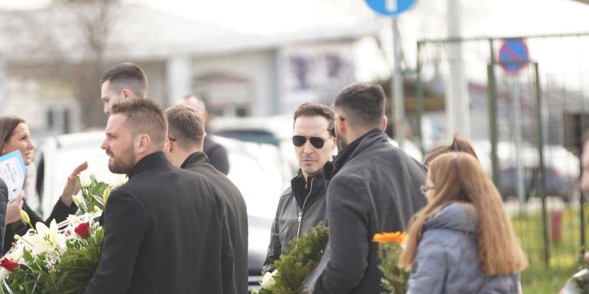 "Pio sam minimum flašu viskija dnevno!" Pevač ostao bez žene zbog zavisnosti