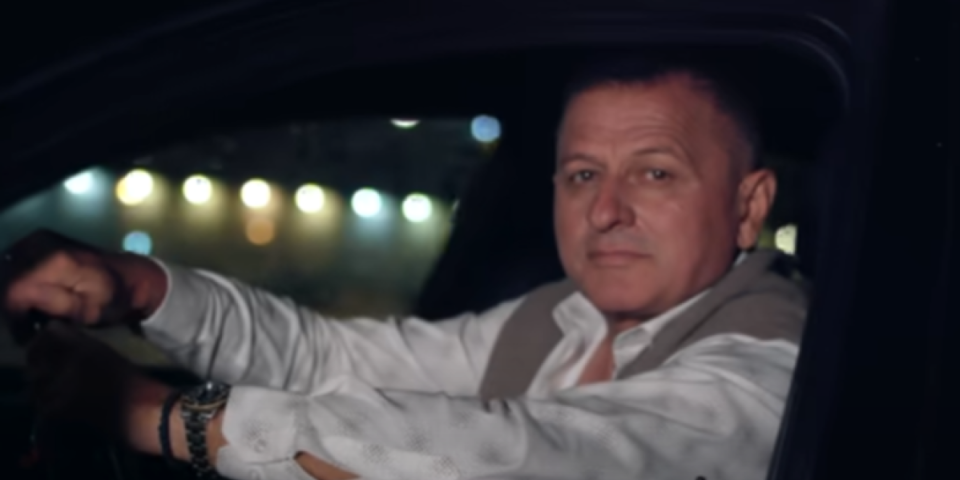 Rade Lacković ćerki i sinu dao po hotel! On zgrće lovu na muzici, a ženino zanimanje će vas iznenaditi