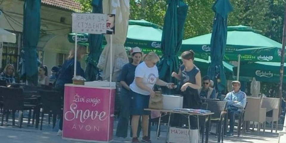 Zgubidani! Na studentskom "bazaru" u Aranđelovcu četvoro ljudi, ispred zgrade Rektorata 20 blokadera! (FOTO)