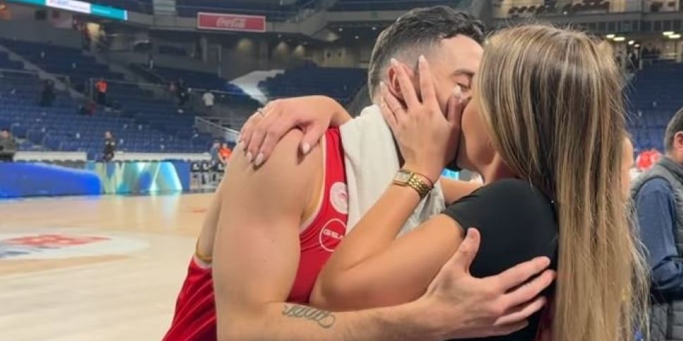 Posle plasmana na fajnal-for pao sočan poljubac! Najlepša Srpkinja u naletu emocija sa Vildozom, gore mreže! (VIDEO)