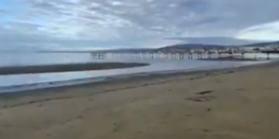 Zastrašujući snimci! Povuklo se more, očekuje se stravičan cunami! Opšta panika, naređena hitna evakuacija! (VIDEO)