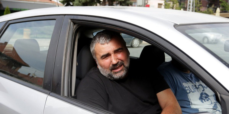 (FOTO) Vozilo demolirano: Evo gde smo zatekli kombi Mikija Đuričića nakon saobraćajke