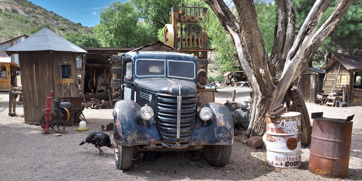 Uz pomoć štapa i kanapa napravio sebi kuću! Pančevac "prešao igricu": Ovako nešto da sada niste videli (VIDEO)