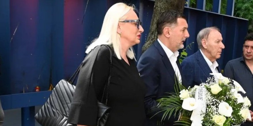 Fudbalski savez Srbije odao počast žrtvama tragedije u OŠ "Vladislav Ribnikar"