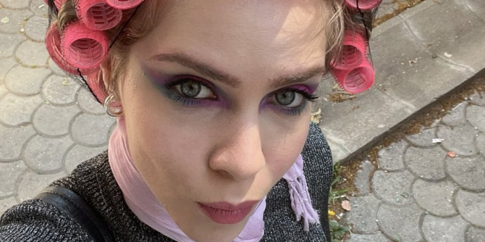 Glumica iz filma "Nedelja" pokazala zadnjicu u uskim helankama i "zapalila" teretanu (FOTO)