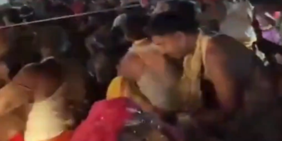 Tragedija u Indiji! Šestoro poginulih, a 55 povređenih usled ljudskog stampeda! Festival se pretvorio u noćnu moru! (VIDEO)