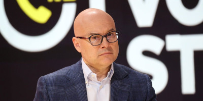 Lider SNS i savetnik predsednika Miloš Vučević reagovao je na sramnu izjavu Marinike Tepić da su paketi droge sa likom predsednika Aleksandra Vučića nađeni na Tahitiju.