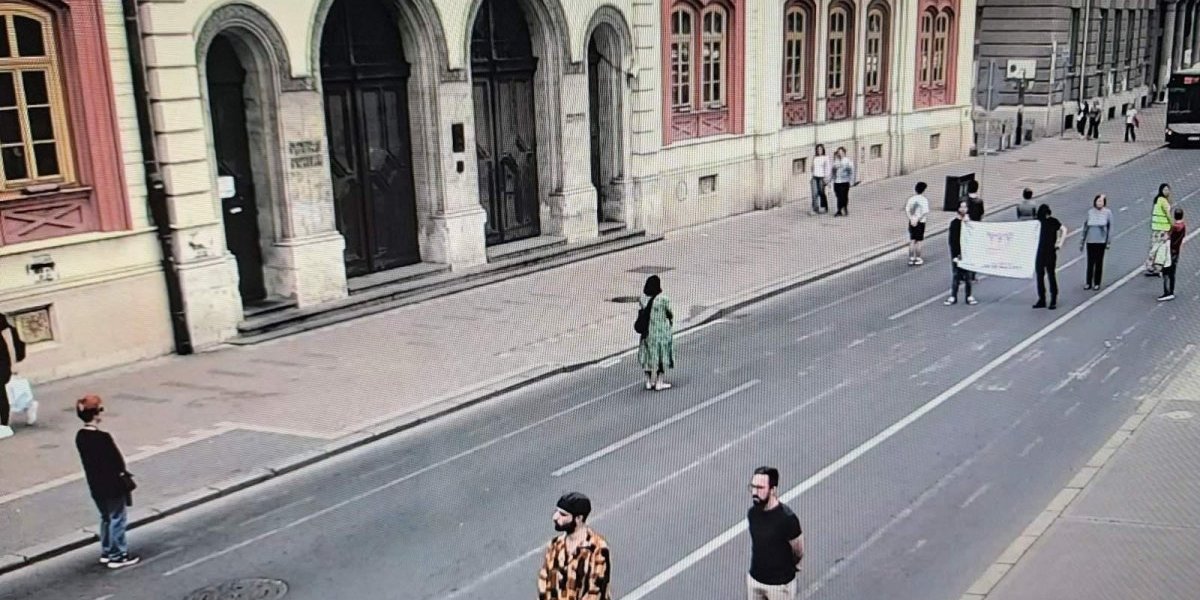 Blokaderski teatar apsurda: Nastavljaju da maltretiraju narod iako su im brojke na minimumu (FOTO)