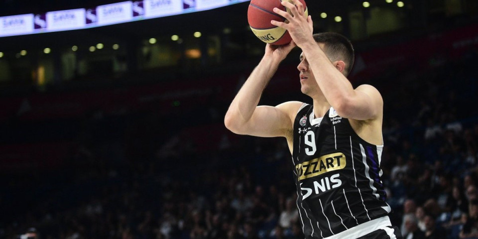 Auu, kakav šut Marinkovića! Kapiten Partizana jednim potezom zapalio Sidnej