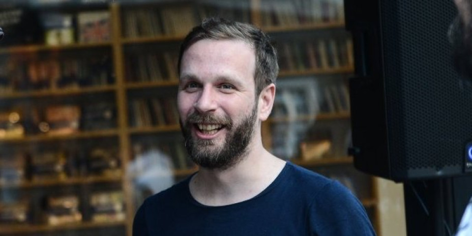 Oženio se Skaj Vikler! Reper treći put stao pred matičara (FOTO)