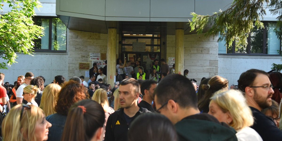 Vrše krivično delo! Blokaderi foteljaši pretvorili fakultete u opštinske odbore