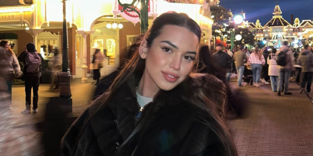 Utegla ogromne grudi! Ćerka Nataše Bekvalac tek postala punoletna, već sada žari i pali (FOTO)