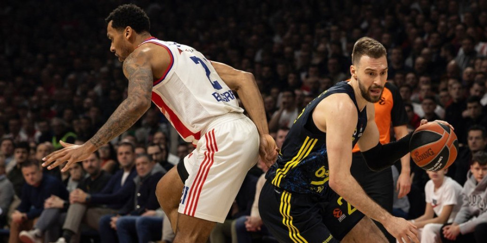 Borba za Gudurića! Fenerbahče povukao prvi potez i ponudio produženje ugovora