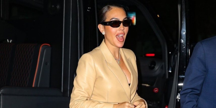 Sevaju butke, a vide se i gaćice! Geogrina Rodrigez u seksi kreaciji jedva sakrila intimne delove (FOTO)