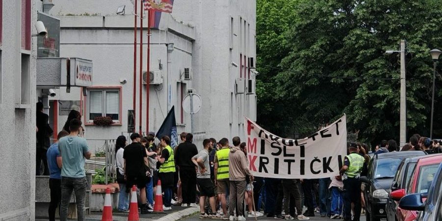 Obistinilo se pisanje Informera! Foteljaši blokiraju Singidunum, evo koliko ih se skupilo!