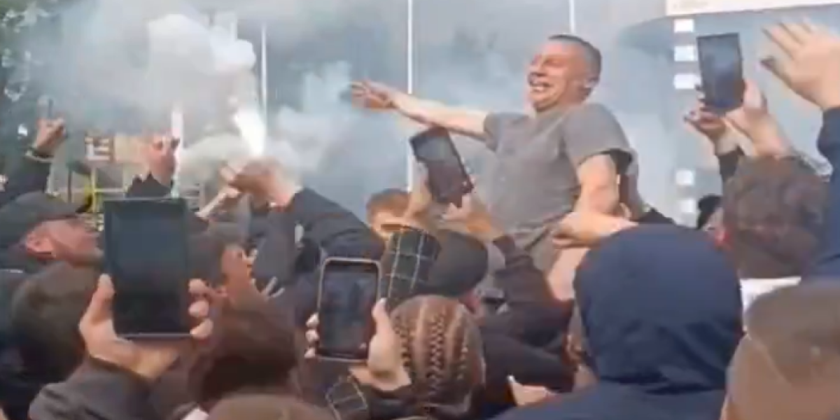 Zbog Srbina haos u Belgiji! Bivši as Partizana na ramenima navijača! (VIDEO)