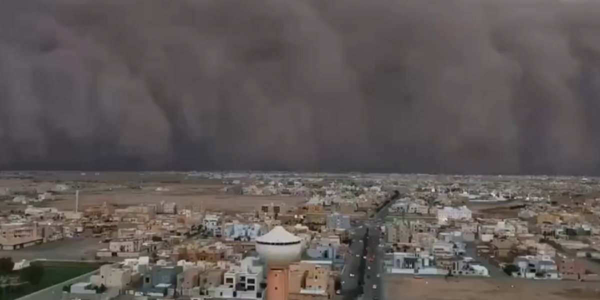 Apokaliptične scene iz Saudijske Arabije! Pešćana oluja zahvatila region, zid od peska guta sve pred sobom! (VIDEO)