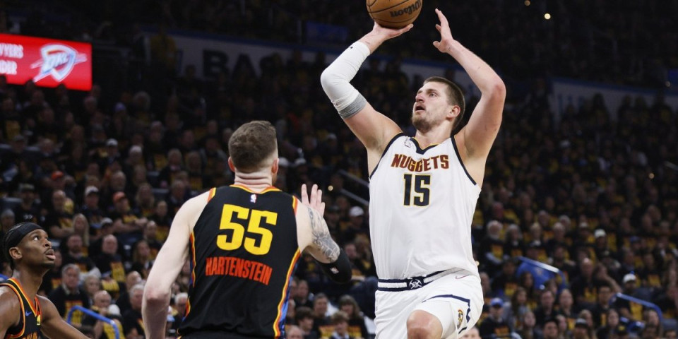 Jokića saigrači izludeli, opet držao tajm-aut! Vikao na igrače, nije bio srećan... (VIDEO)