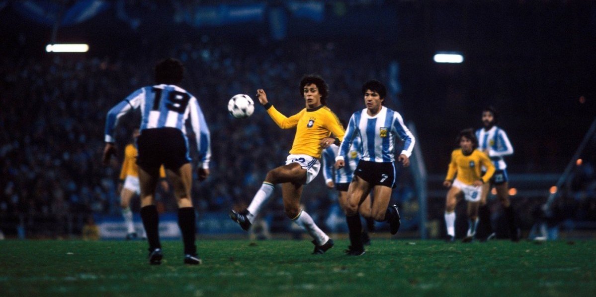 Tuga u svetu fudbala! Preminuo čuveni šampion sveta!