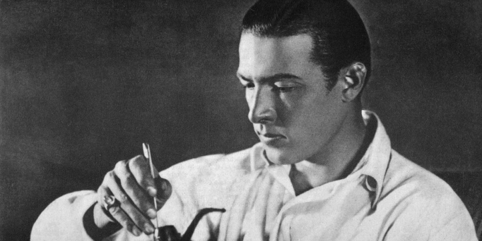 Na sahrani ga ispratilo 100.000 žena, a on voleo muškarce! Tragična sudbina prvog muškog seks simbola Holivuda (FOTO)