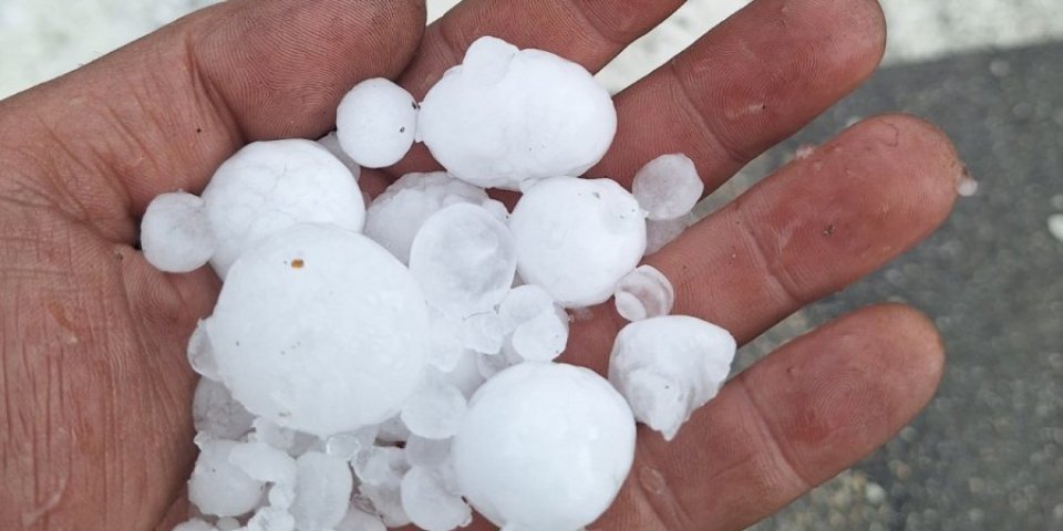 Ojadi ih grad! Ovaj deo Šumadije ko da su prokleli! Otežan saobraćaj kod Mihajlovca  (VIDEO)