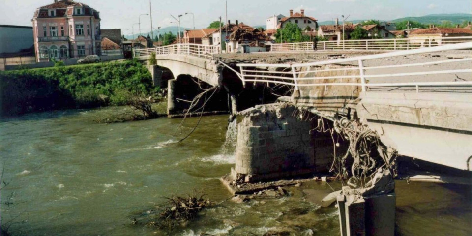 Masa ljudi poginula, među njima i trudnica! NATO zasuo Niš "žutim ubicama" (FOTO)