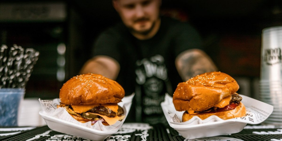 Street food festival stiže uskoro u Tašmajdanski park! Trodnevni kulinarski užitak uz sjajnu zabavu u srcu najlepšeg parka u gradu
