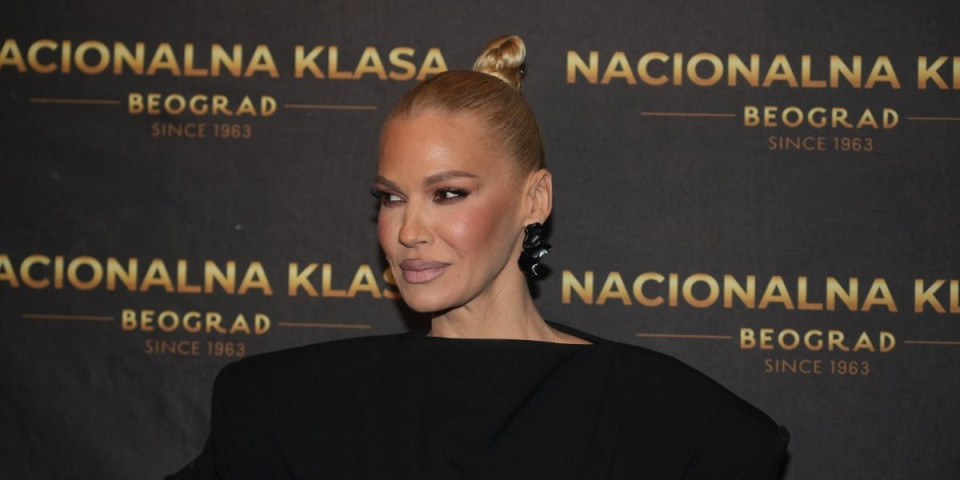 Prevazišla majku - Ćerka Nataše Bekvalac u nikad izazovnijem izdanju, dekolte u prvom planu (FOTO)