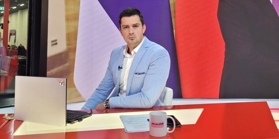 Večeras od 19.05 Igor Ćurčić sa gostima o istorijskoj poseti Vučića Moskvi uprkos svim pritiscima i pretnjama!