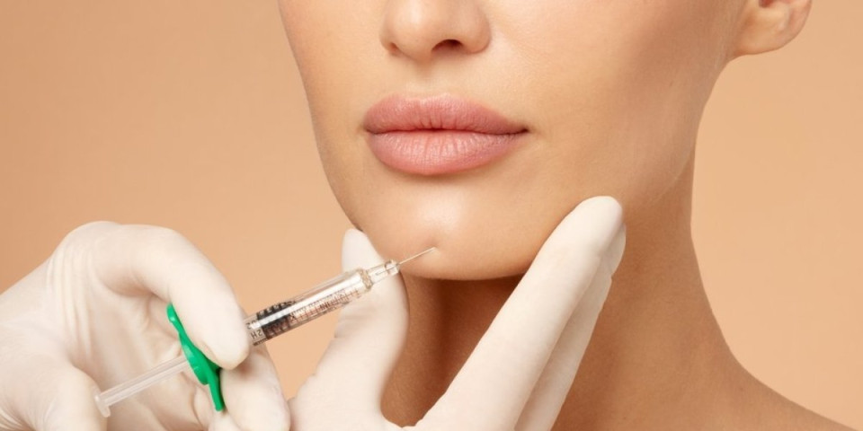 Posle korekcije izgledala kao čudovište! Brada joj se raspadala, lekar joj rekao da pije vijagru