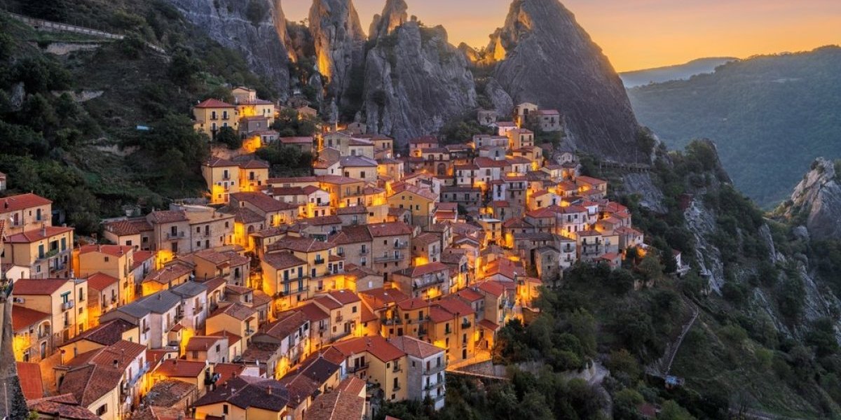 Bajkovito selo u stenama o kome svi ćute! Destinacija koja je pravi raj, a malo ko zna gde se nalazi (FOTO)