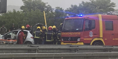 Teška saobraćajna nesreća dogodila se kod Beške, a učestvovalo je više vozila.