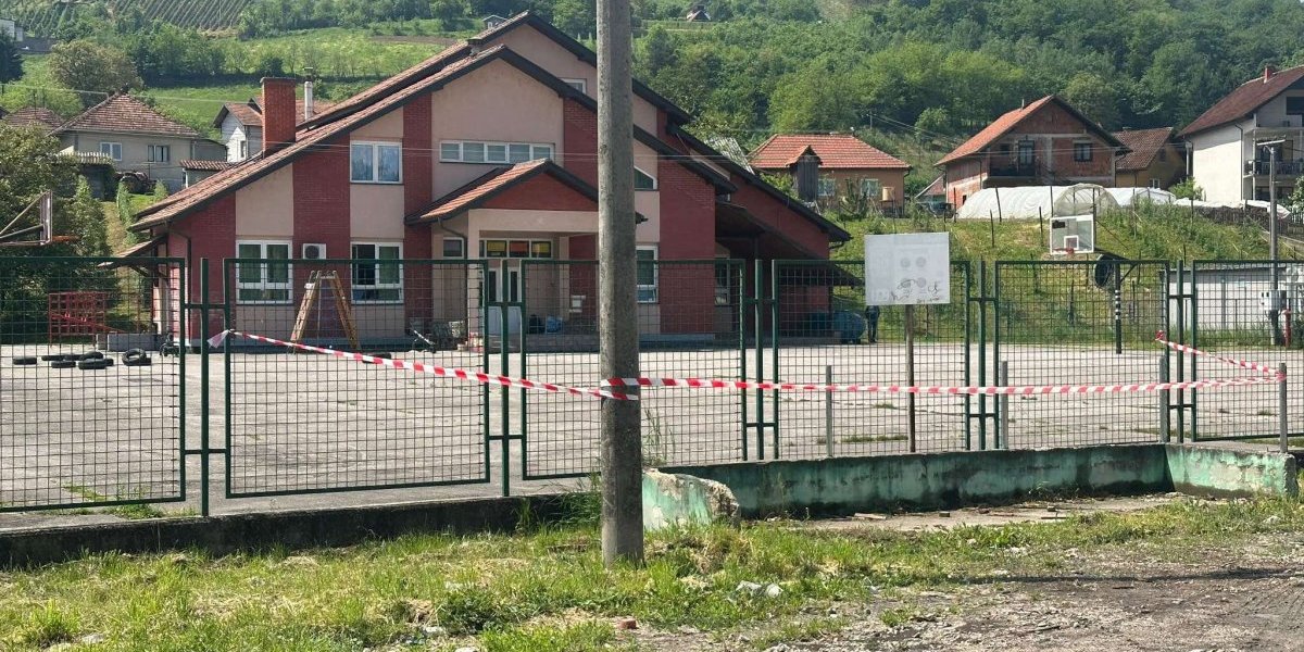 Bruka u Arilju, kamione smeća istovaraju ispred vrtića! Veliki problem usko povezan sa radom deponije Duboka (FOTO)