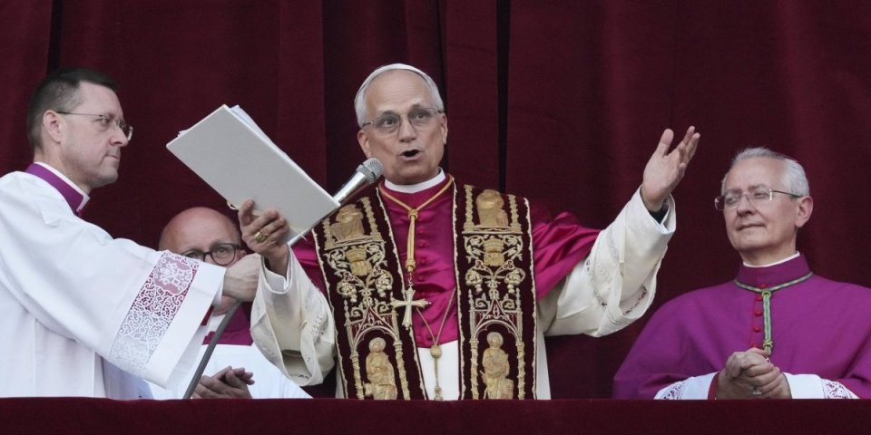 Prvo obraćanje novog pape! Obratio se vernicima na ova dva jezika!