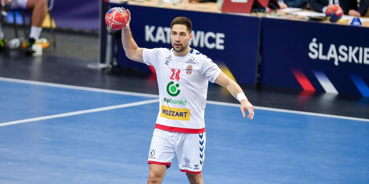 Bravo, majstore! Kukić sa zavijenom rukom iz bolnice navijao za Srbiju! (FOTO)