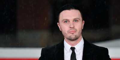 Glumac Majkl Pit (44), poznat po ulogama u hit seriji "Boardwalk Empire" i filmovima poput "Funny Games" i "The Dreamers", uhapšen je nakon što ga je bivša devojka optužila za višegodišnje seksualno i fizičko zlostavljanje.