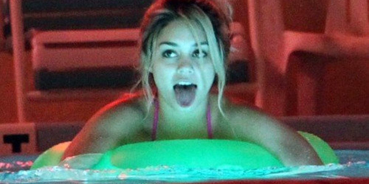 Zaspao dok mu je lizala prste na nogama! Reper snimio bizarnu seks scenu u snu