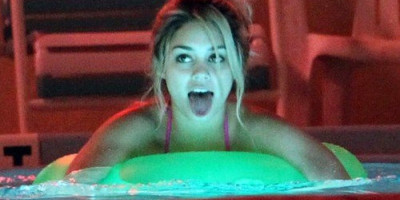 Reper Guči Mejn, poznat po svom burnom životu i stalnim nastupima, zaspao je usred snimanja vrele scene u filmu Spring Breakers iz 2012. godine, gde je tumačio ulogu opasnog narko bosa.