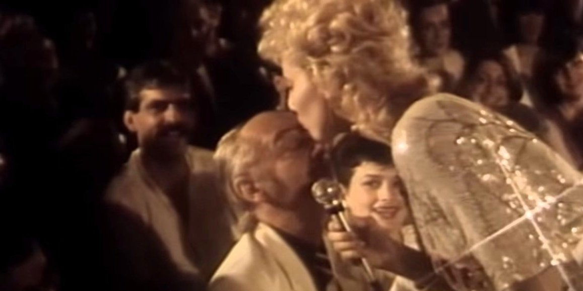 Brena poljubila Nikolu Simića u čelo pred punom salom! Ova scena iz kultnog filma prepričava se i danas (VIDEO)