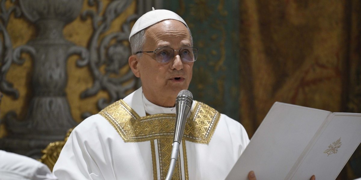 Papa Lav XIV navija za ovaj klub, a trener kao da mu je brat blizanac! Neverovatna sličnost... (FOTO)