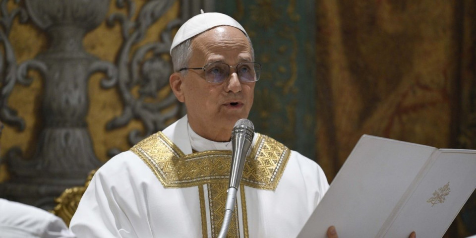 Papa Lav XIV navija za ovaj klub, a trener kao da mu je brat blizanac! Neverovatna sličnost... (FOTO)