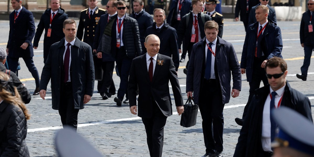 (FOTO) Primećen misteriozni detalj kod Putinovih telohranitelja!