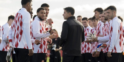 Trener fudbalera Đirone Mičel Sančez oglasio se na društvenoj mreži "X" i saopštio da je hospitalizovan, ali nije naveo razloge zbog kojih je primljen u bolnicu.