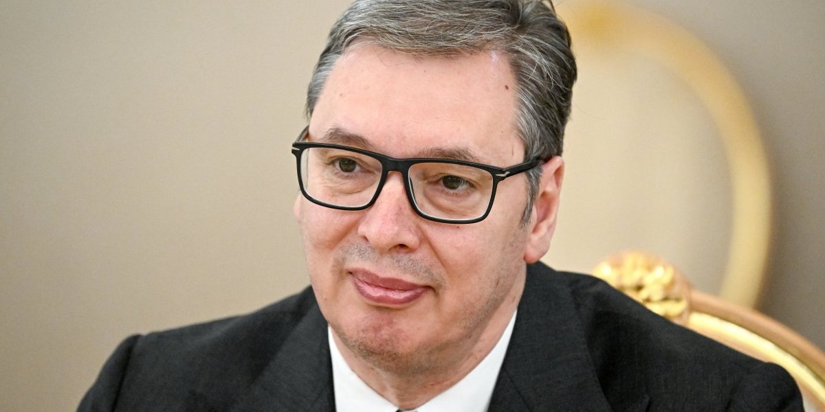 Pukli sa mozgom: Terorisali građane Niša, a podnose prijavu protiv Vučića jer je obišao povređene iz Kočana