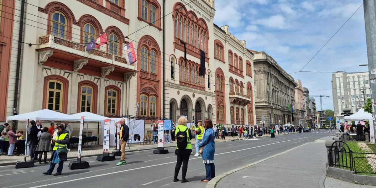 Haos na Studentskom trgu! Blokaderi foteljaši prave akciju maltretiranja Beograđana