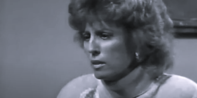 Legendarna glumica Denis Aleksander, koju je publika širom sveta zavolela kao doktorku Lesli Veber u kultnoj seriji "Opšta bolnica" ("General Hospital"), preminula je u 85. godini, javlja Variety.