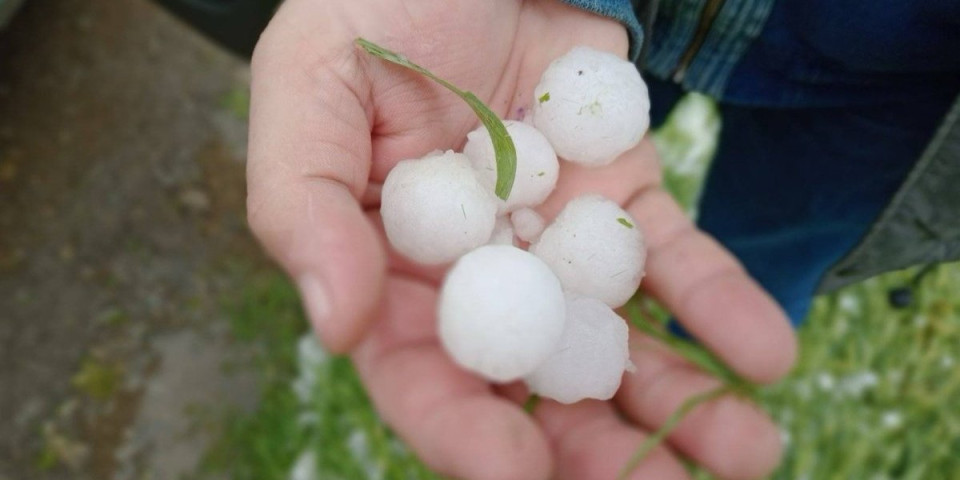 Pada led veličine lešnika - Grad se sručio u ovom delu Srbije (FOTO)